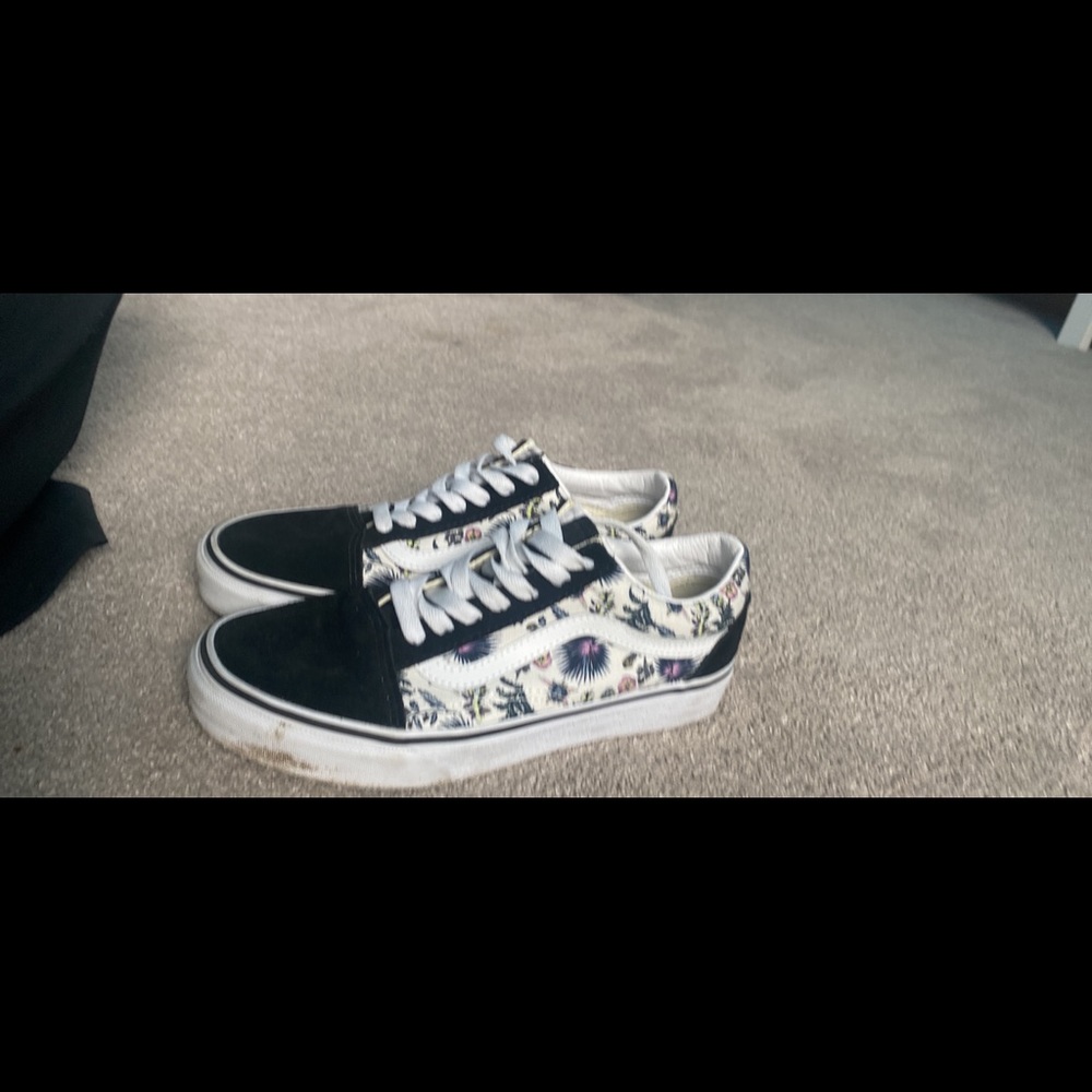 Vans. Size 7 - Picture 2 of 2